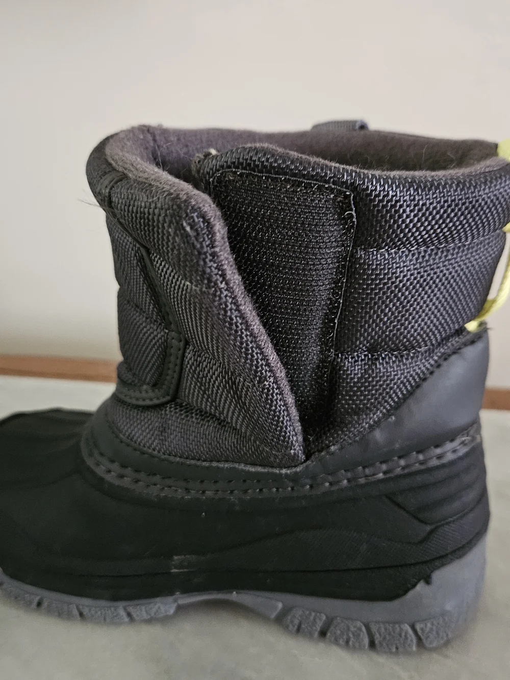 OshKosh B'gosh Black & Gray Kids Winter Boots